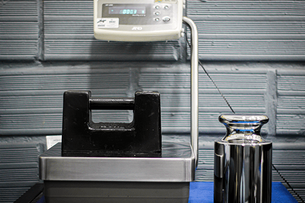 Servicio de calibración de instrumentos de pesaje Metroglobal Laboratorio de calibración metrológica Cardinal Weighing Colombia