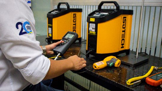 equipos metrológicos certificados, venta de pesas patrón, instrumentos de medición, material volumétrico, termómetros calibrados, productos metrológicos