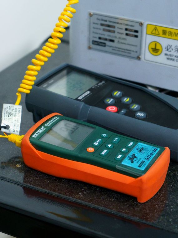 termómetros industriales, calibración de temperatura, instrumentos térmicos, medición precisa, trazabilidad térmica, certificación ONAC