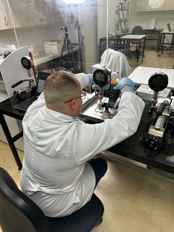  instrumentos de presión, calibración de manómetros, control de presión, medición industrial, trazabilidad presión, calibración certificada